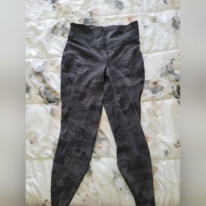 Lululemon base pace heritage camo size 10 25" inseam